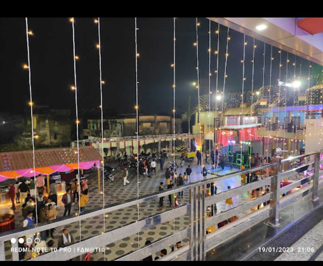 1st image description