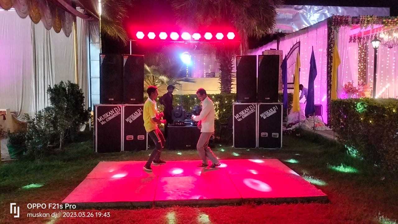 1st image description