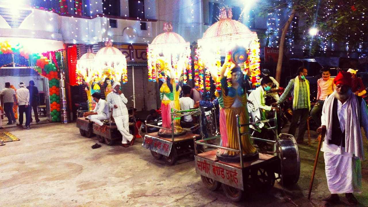 1st image description