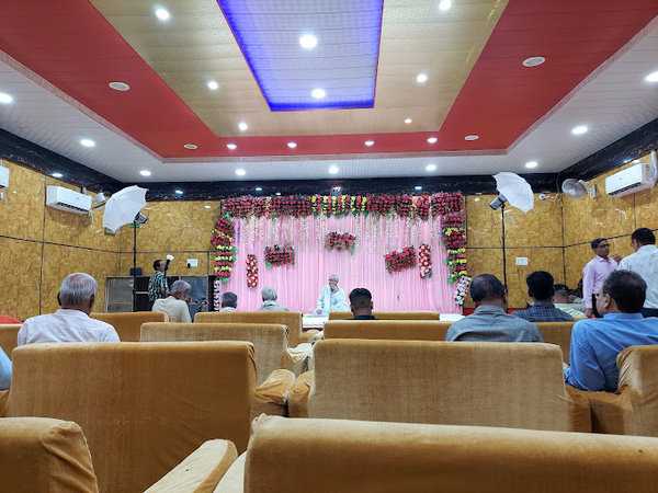 1st image description