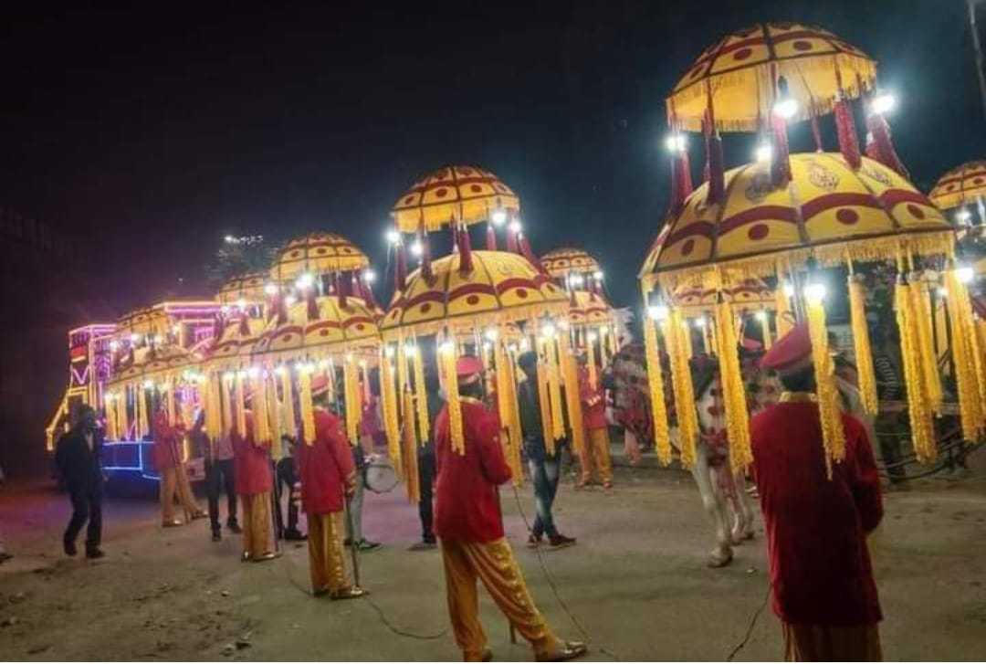 1st image description