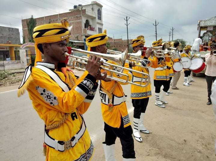 1st image description