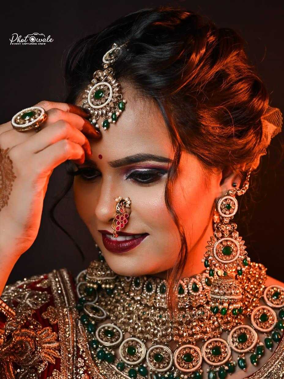 1st image description