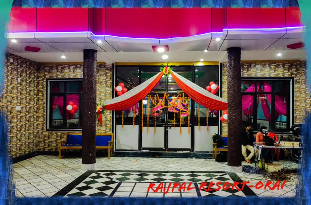 1st image description