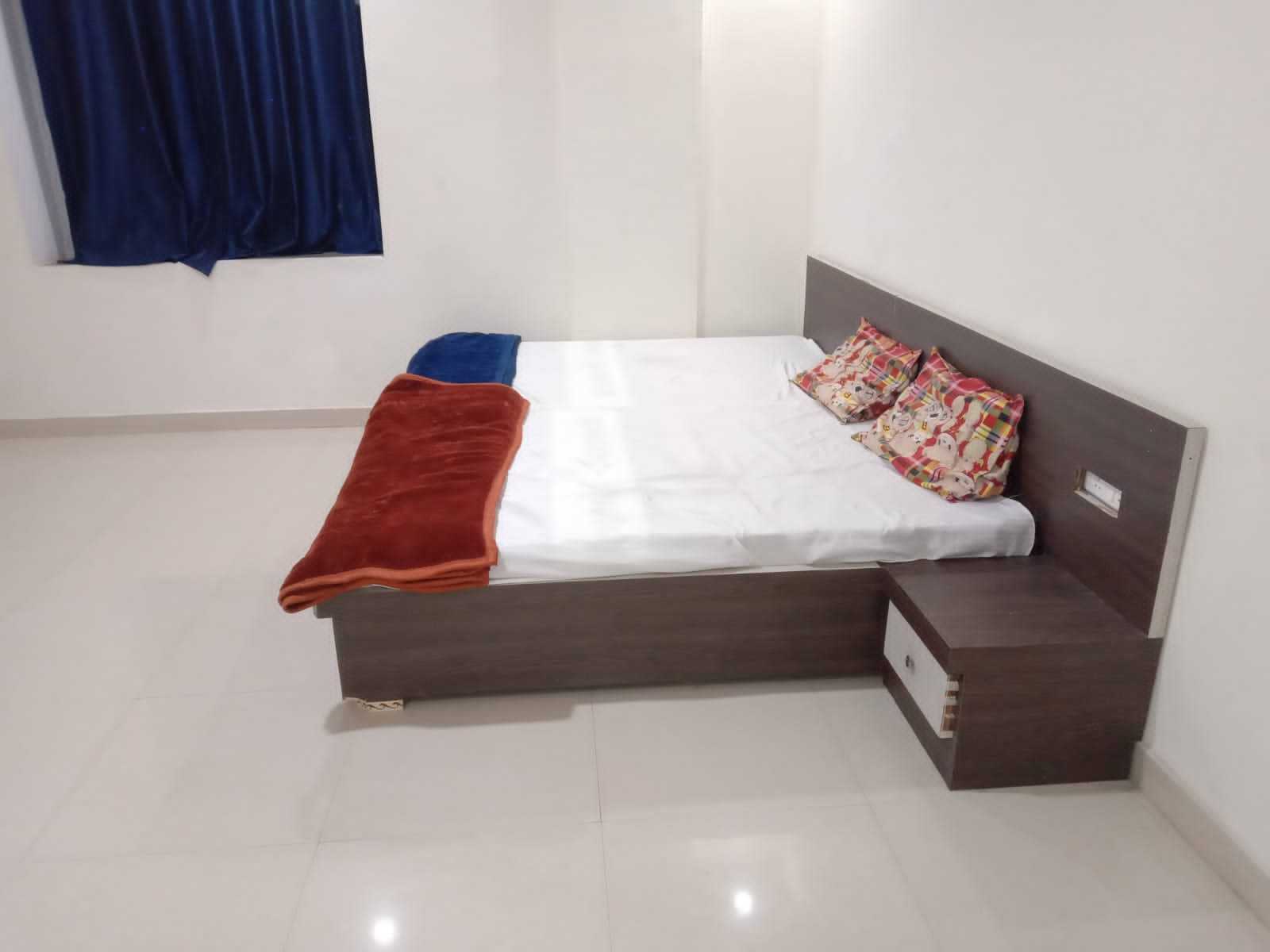 1st image description