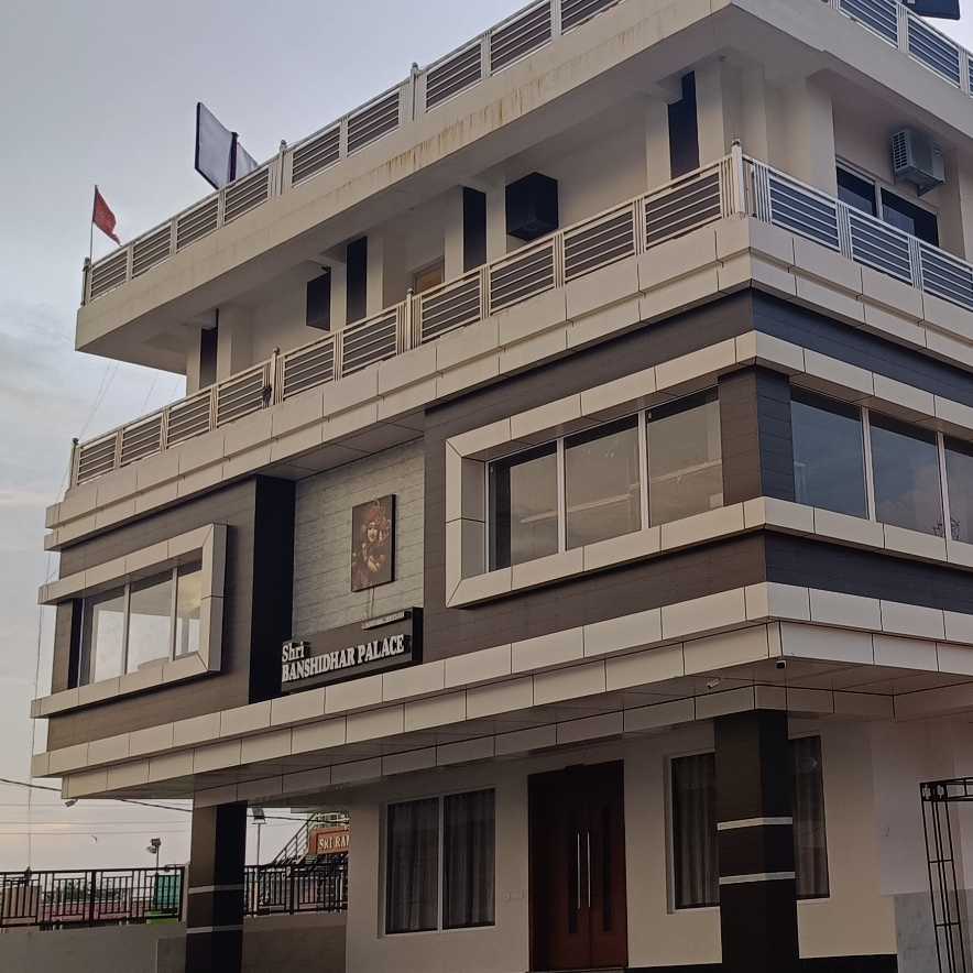 1st image description