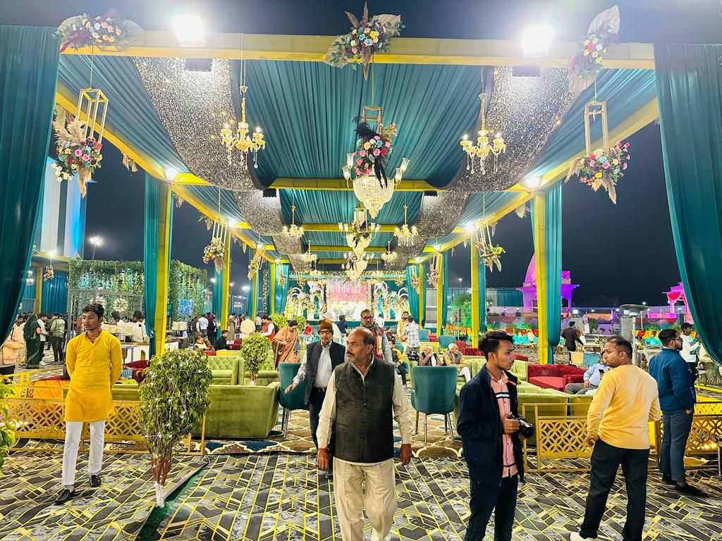 1st image description