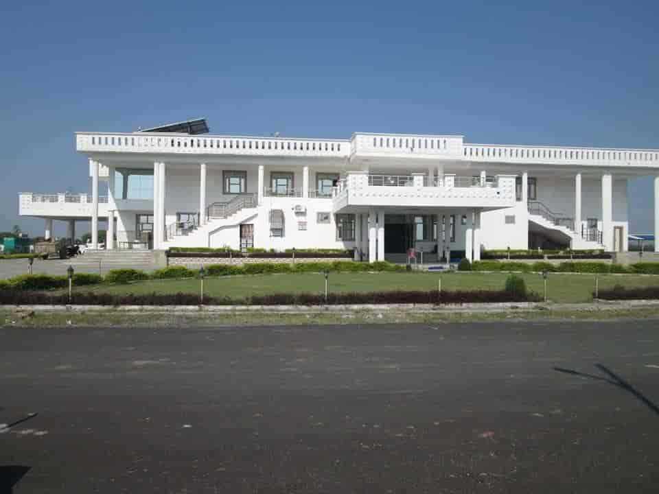 1st image description