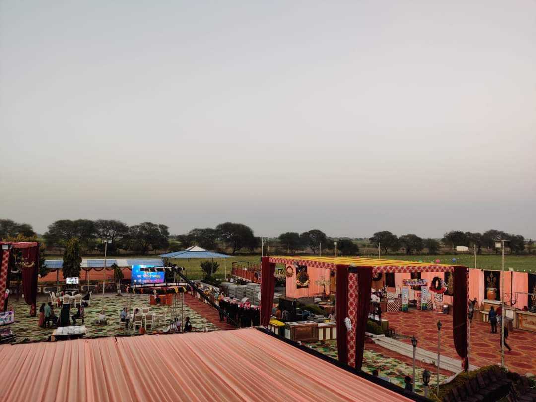 1st image description