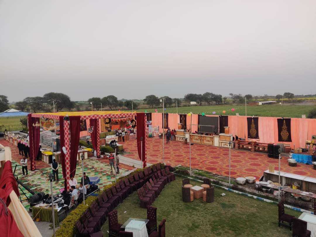 1st image description